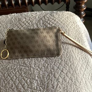 Dooney & Bourke wristlet tan